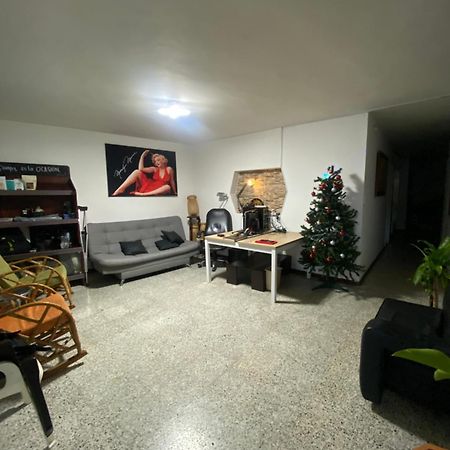 Hostel Kumho Alojamiento Медельин Экстерьер фото