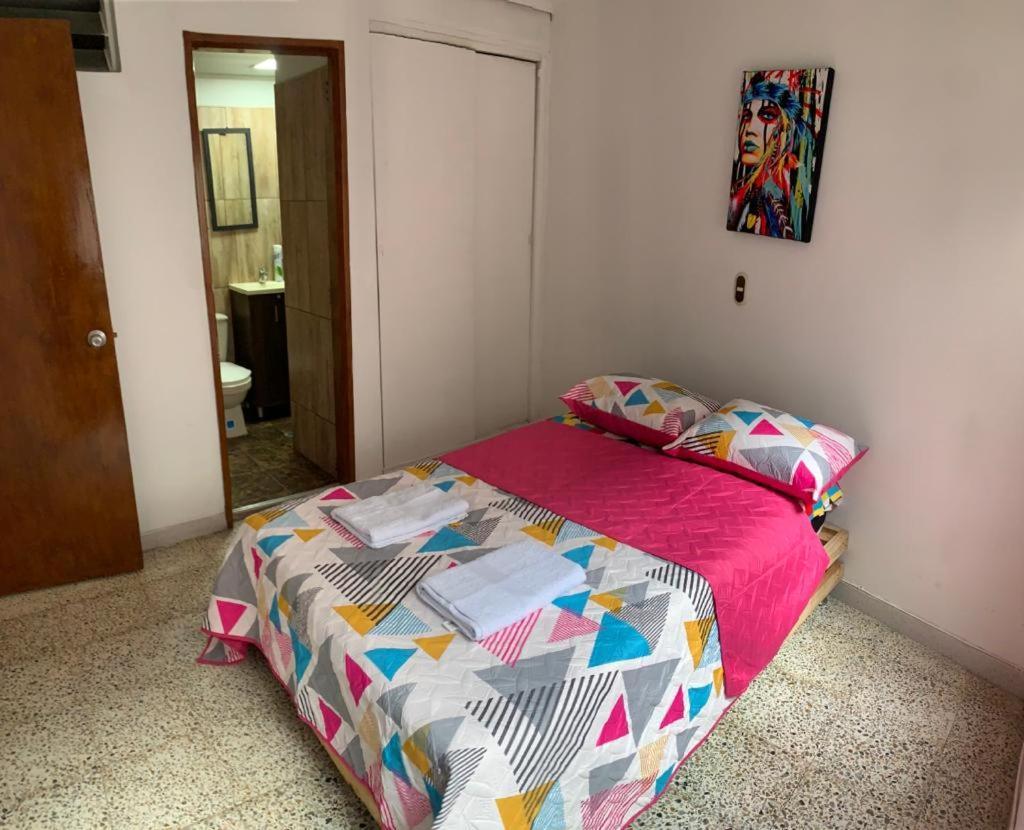 Hostel Kumho Alojamiento Медельин Экстерьер фото