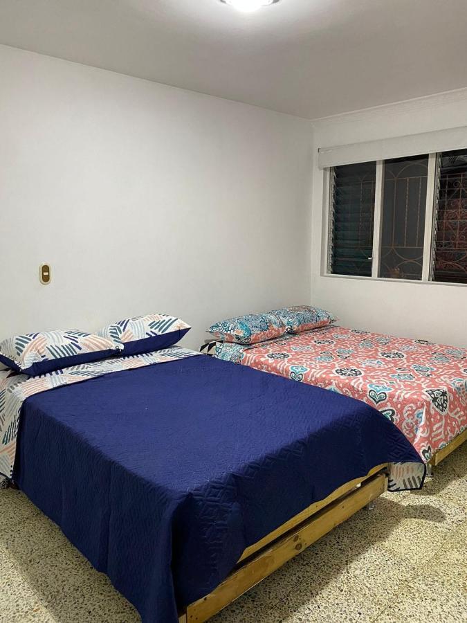 Hostel Kumho Alojamiento Медельин Экстерьер фото
