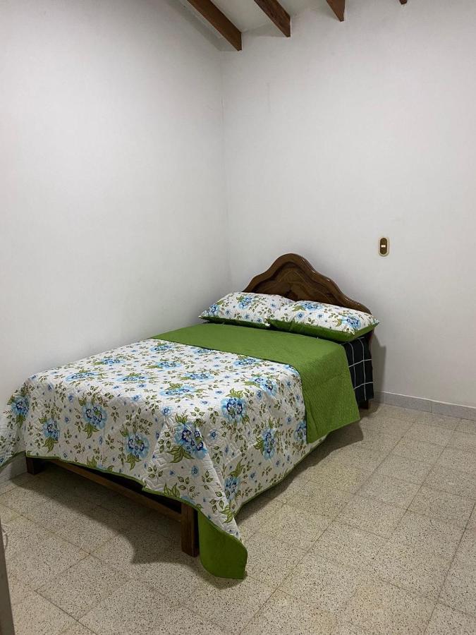 Hostel Kumho Alojamiento Медельин Экстерьер фото