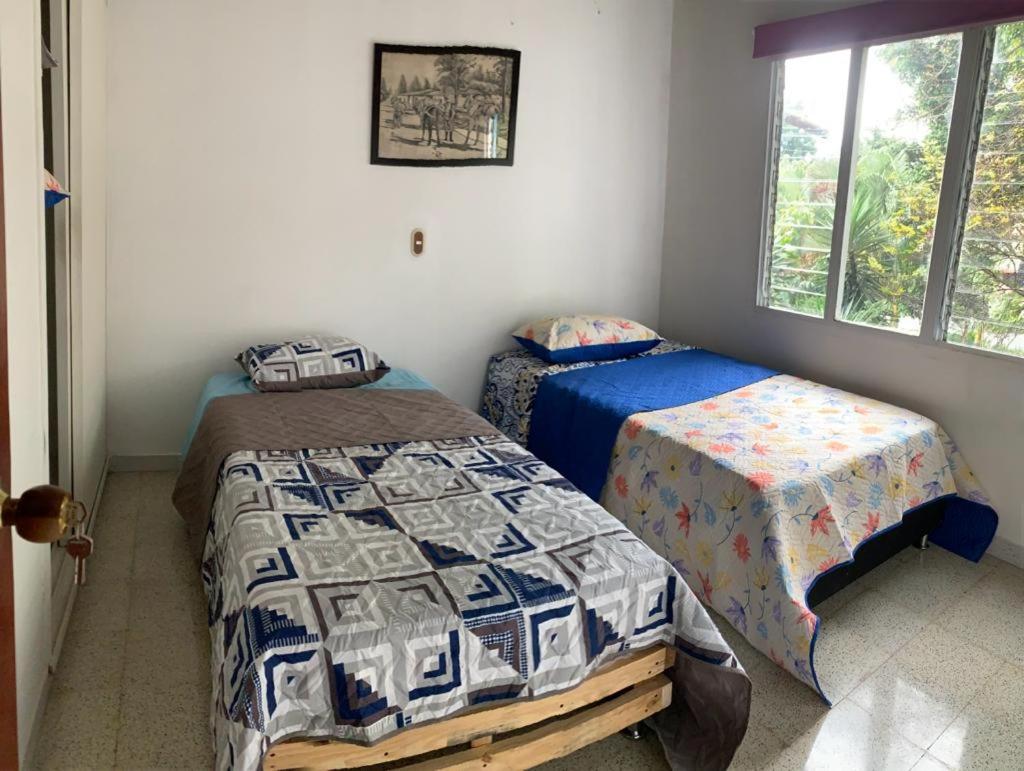 Hostel Kumho Alojamiento Медельин Экстерьер фото