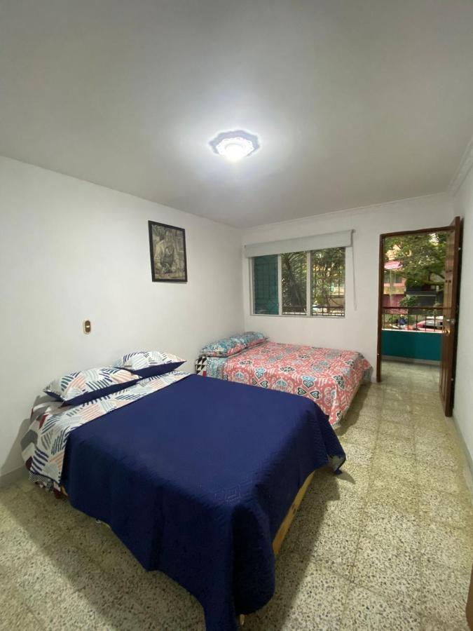Hostel Kumho Alojamiento Медельин Экстерьер фото