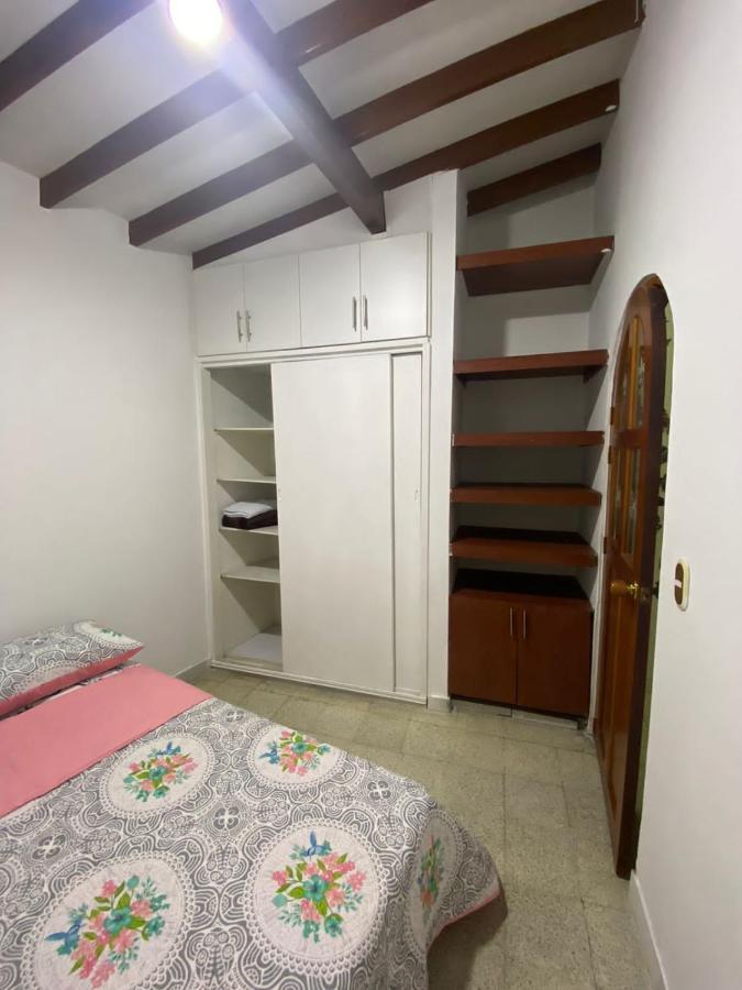 Hostel Kumho Alojamiento Медельин Экстерьер фото