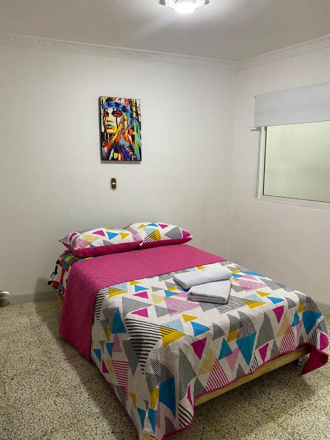 Hostel Kumho Alojamiento Медельин Экстерьер фото