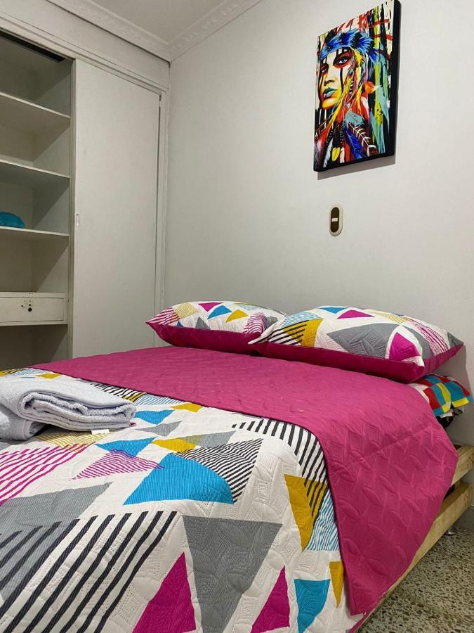 Hostel Kumho Alojamiento Медельин Экстерьер фото