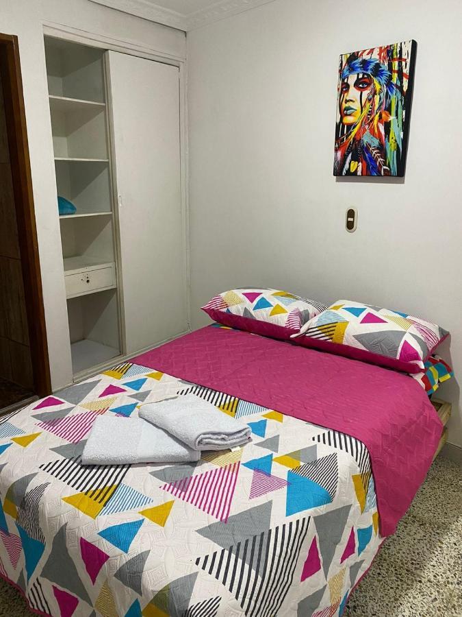 Hostel Kumho Alojamiento Медельин Экстерьер фото