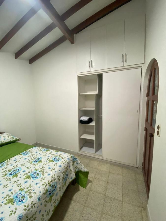 Hostel Kumho Alojamiento Медельин Экстерьер фото