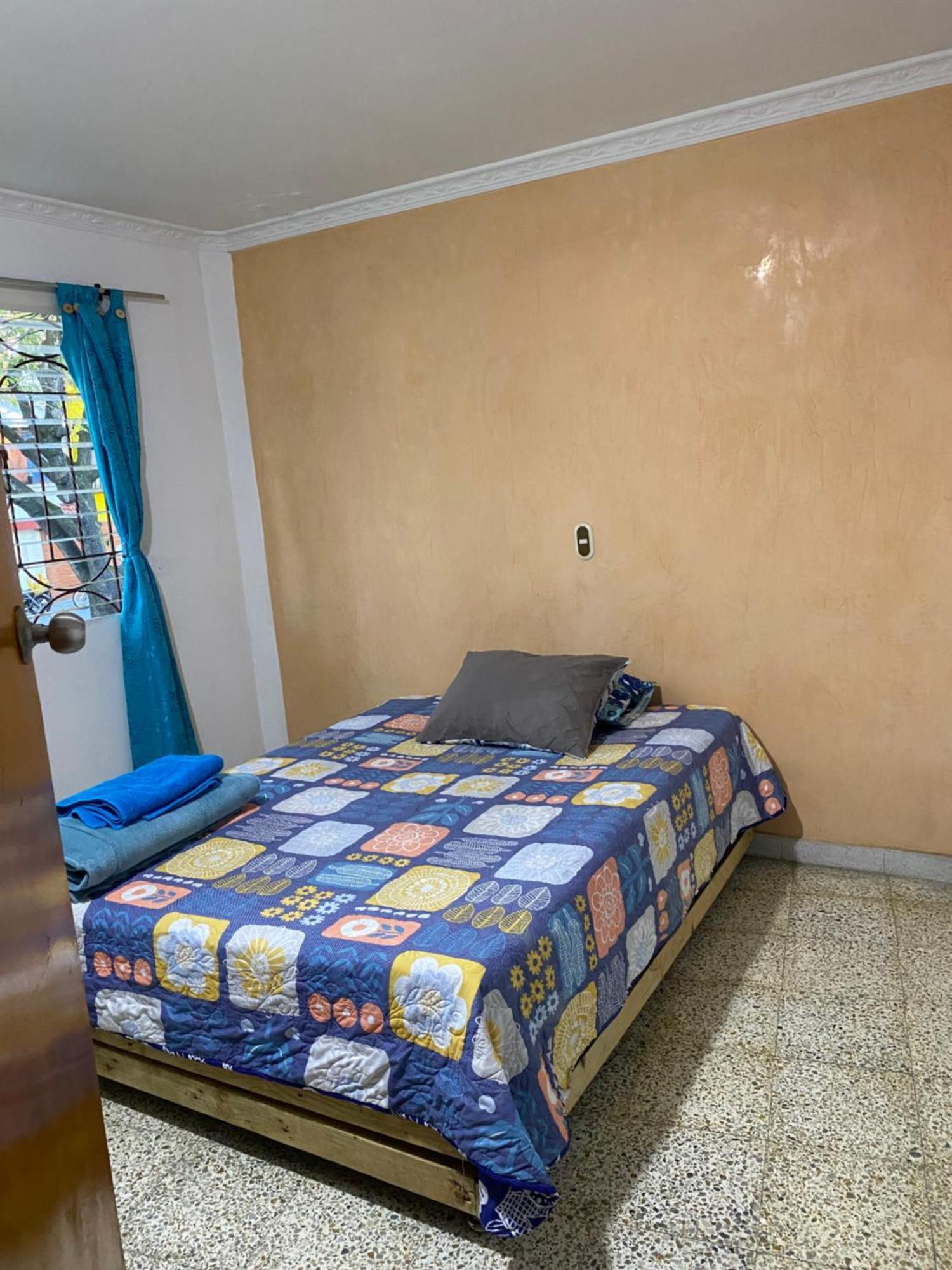 Hostel Kumho Alojamiento Медельин Экстерьер фото