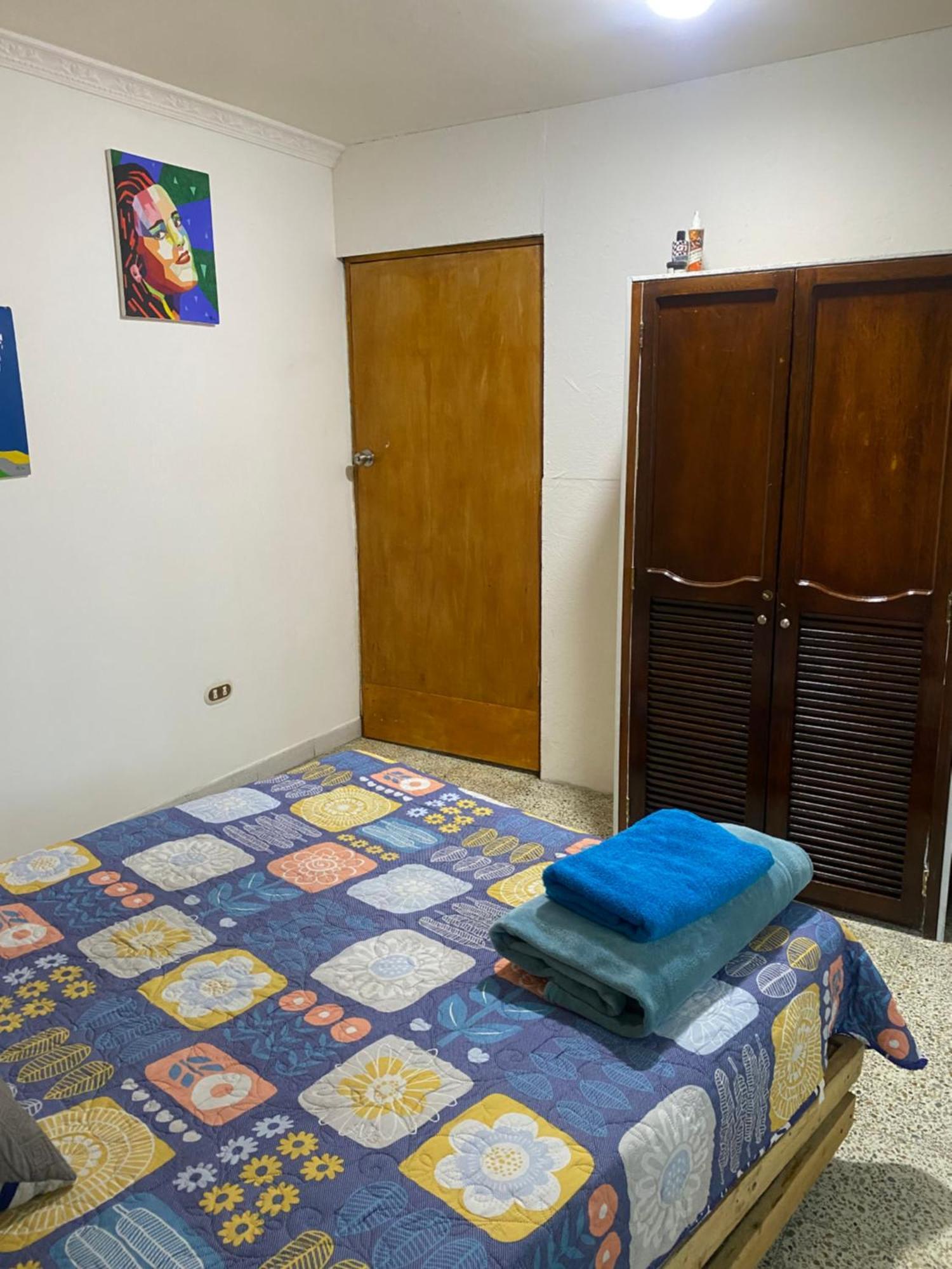 Hostel Kumho Alojamiento Медельин Экстерьер фото